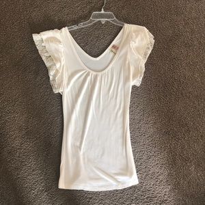 Cute ivory shirt with flowy short sleeves